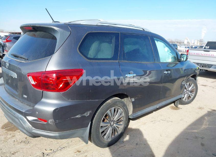 Photo 4 of 2017 Nissan Pathfinder (VIN 5N1DR2MN1HC621133)