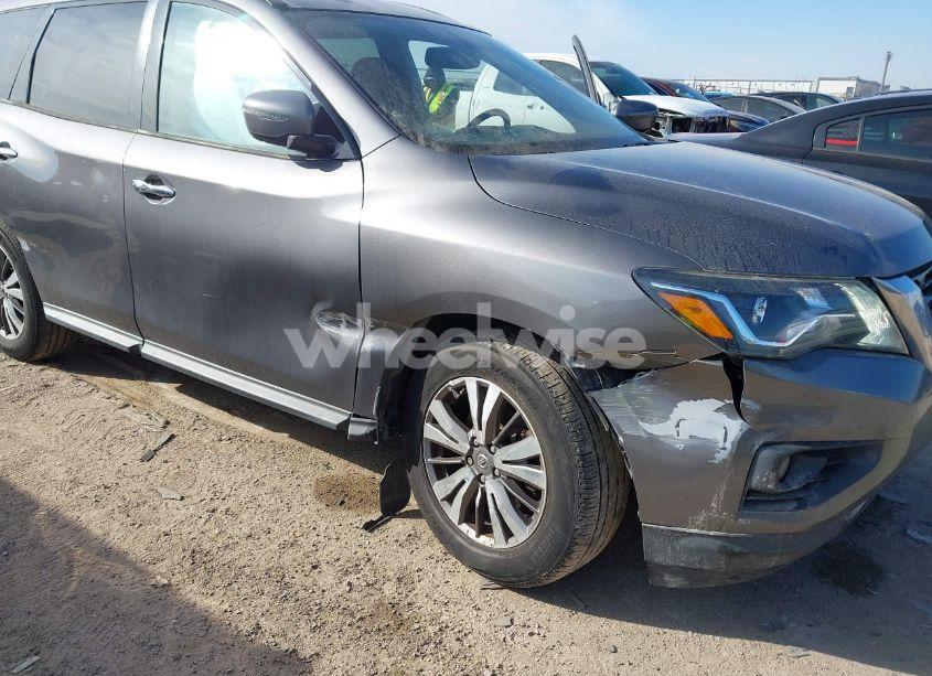 Photo 6 of 2017 Nissan Pathfinder (VIN 5N1DR2MN1HC621133)