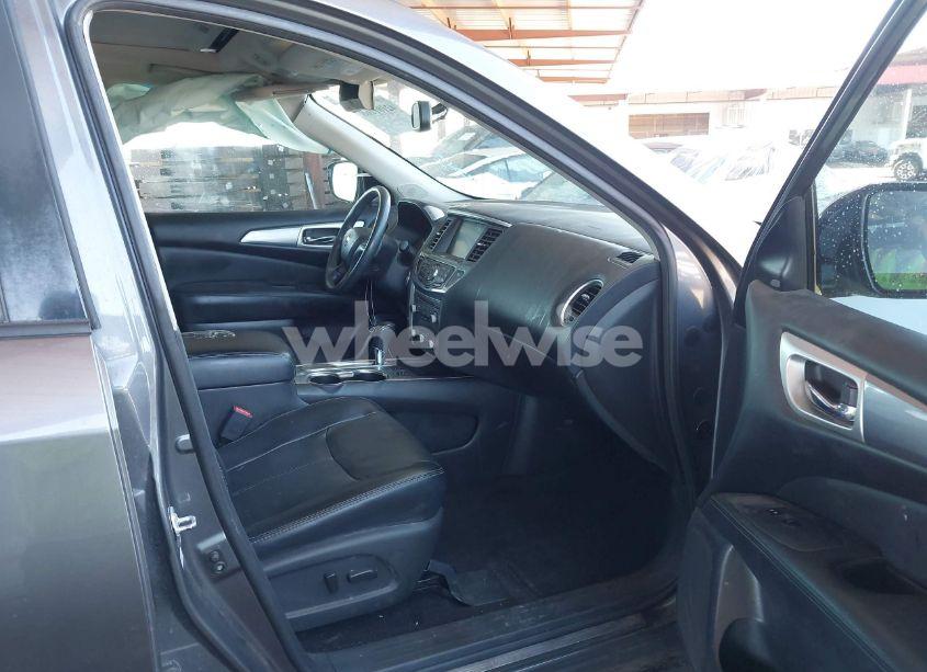 Photo 5 of 2017 Nissan Pathfinder SL (VIN 5N1DR2MN1HC637381)