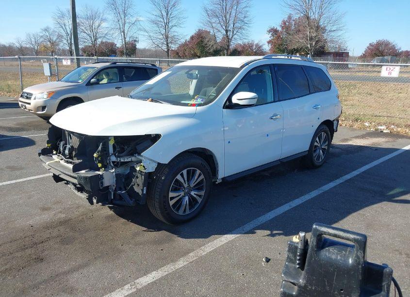 Photo 2 of 2017 Nissan Pathfinder SV (VIN 5N1DR2MN1HC661339)