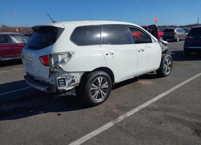 Photo 4 of 2017 Nissan Pathfinder SV (VIN 5N1DR2MN1HC661339)