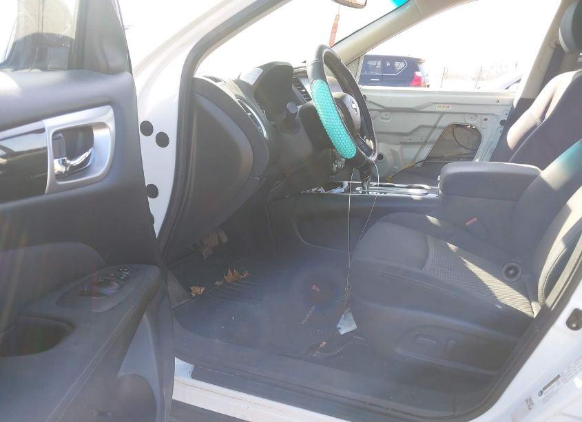 Photo 5 of 2017 Nissan Pathfinder SV (VIN 5N1DR2MN1HC661339)