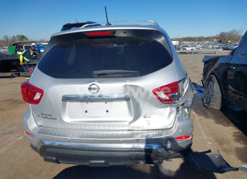 Photo 16 of 2018 Nissan Pathfinder SV (VIN 5N1DR2MN1JC625124)