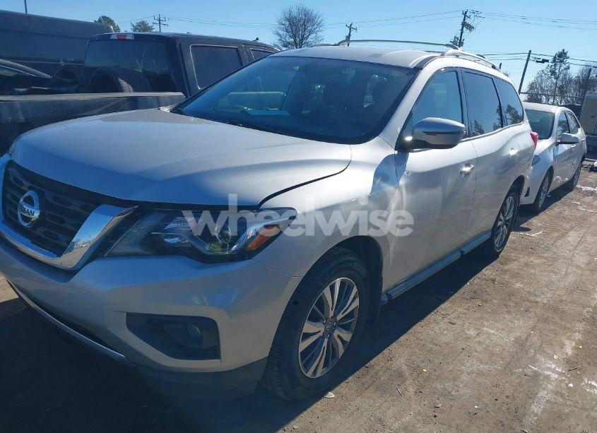 Photo 2 of 2018 Nissan Pathfinder SV (VIN 5N1DR2MN1JC625124)