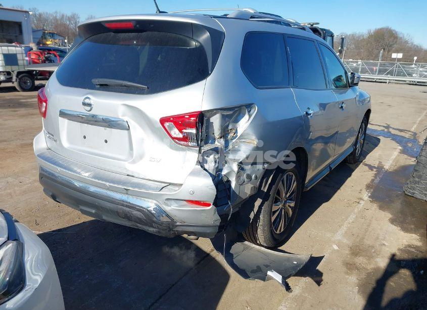 Photo 4 of 2018 Nissan Pathfinder SV (VIN 5N1DR2MN1JC625124)