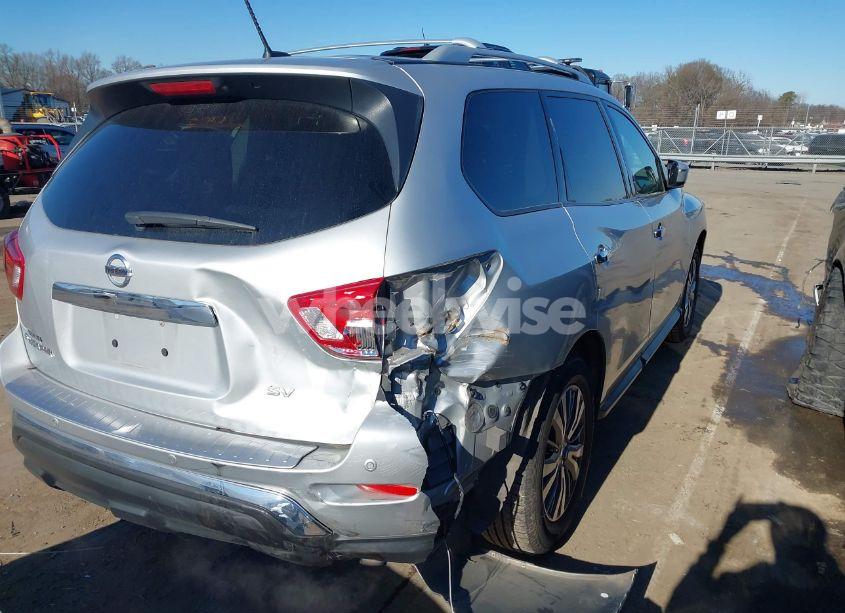 Photo 6 of 2018 Nissan Pathfinder SV (VIN 5N1DR2MN1JC625124)