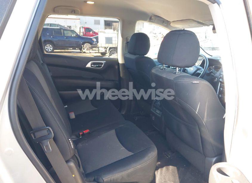 Photo 8 of 2018 Nissan Pathfinder SV (VIN 5N1DR2MN1JC625124)