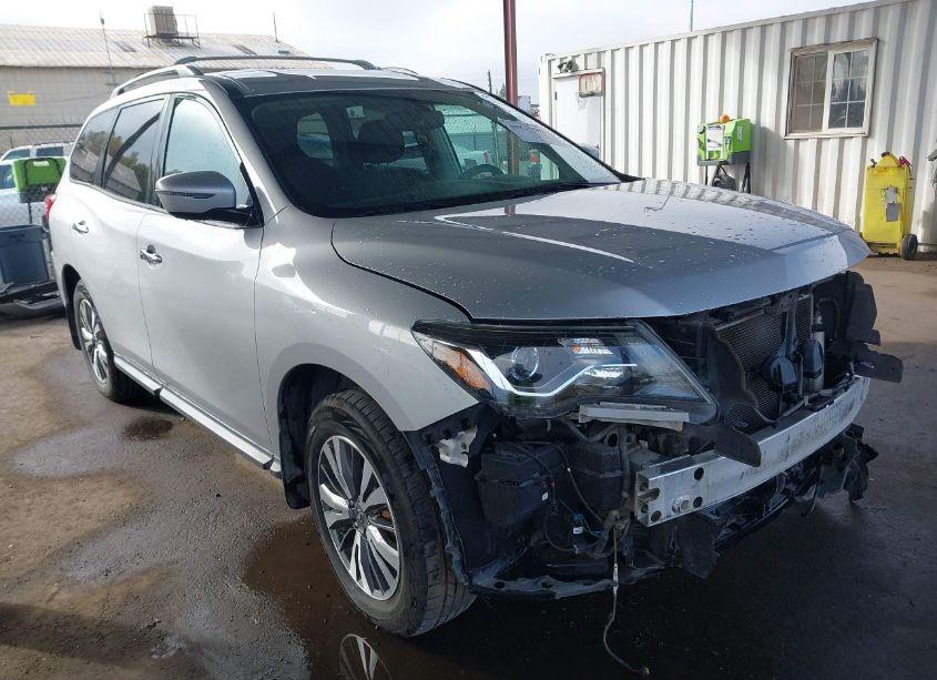 2017 Nissan Pathfinder SV (VIN 5N1DR2MN2HC626924) main photo