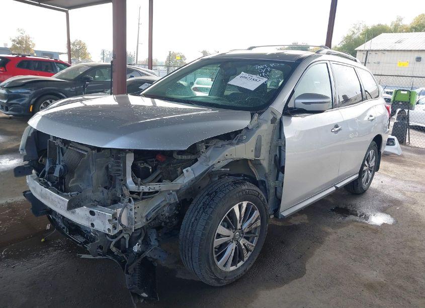 Photo 2 of 2017 Nissan Pathfinder SV (VIN 5N1DR2MN2HC626924)