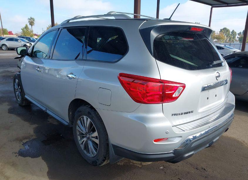 Photo 3 of 2017 Nissan Pathfinder SV (VIN 5N1DR2MN2HC626924)