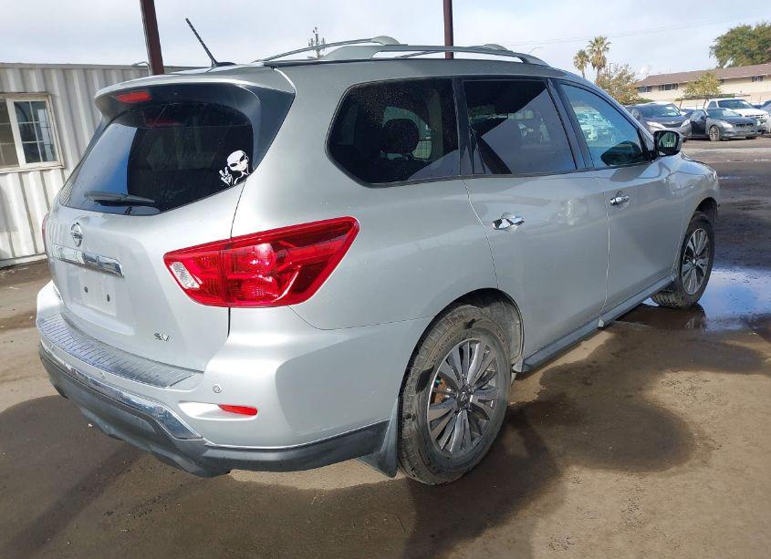 Photo 4 of 2017 Nissan Pathfinder SV (VIN 5N1DR2MN2HC626924)