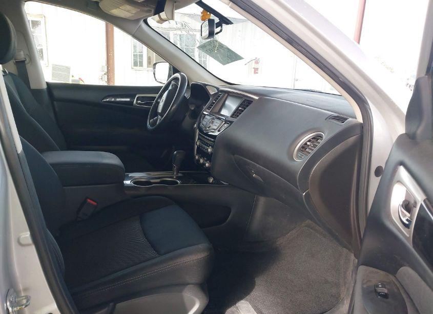 Photo 5 of 2017 Nissan Pathfinder SV (VIN 5N1DR2MN2HC626924)