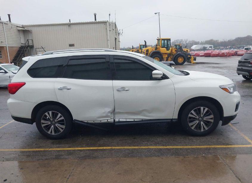 Photo 13 of 2017 Nissan Pathfinder SV (VIN 5N1DR2MN2HC677792)