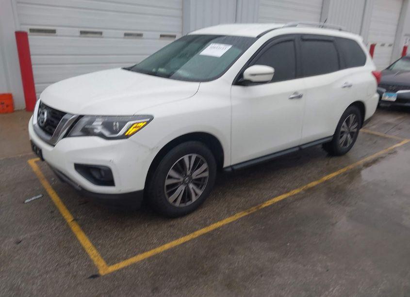 Photo 2 of 2017 Nissan Pathfinder SV (VIN 5N1DR2MN2HC677792)