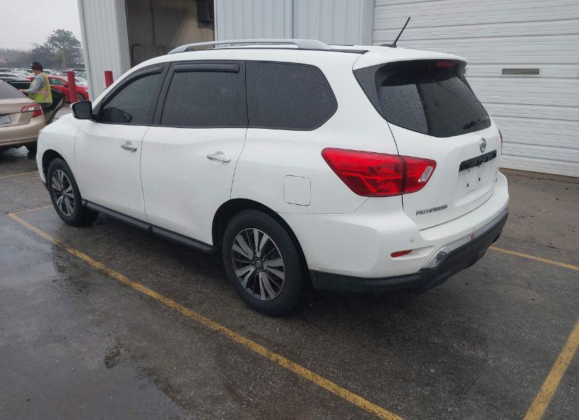 Photo 3 of 2017 Nissan Pathfinder SV (VIN 5N1DR2MN2HC677792)