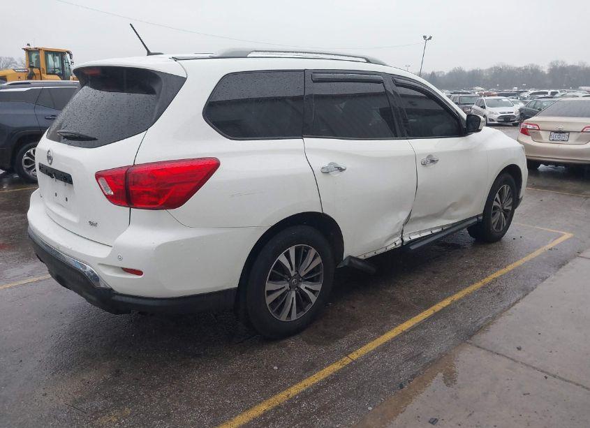 Photo 4 of 2017 Nissan Pathfinder SV (VIN 5N1DR2MN2HC677792)
