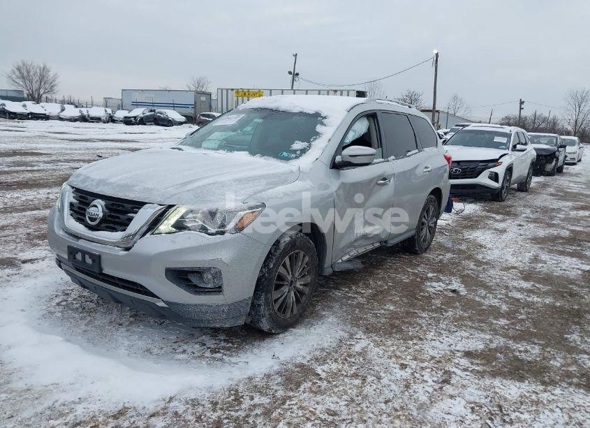 Photo 2 of 2017 Nissan Pathfinder SV (VIN 5N1DR2MN2HC687013)