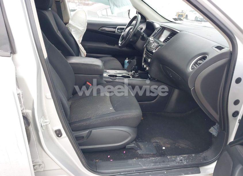 Photo 5 of 2017 Nissan Pathfinder SV (VIN 5N1DR2MN2HC687013)