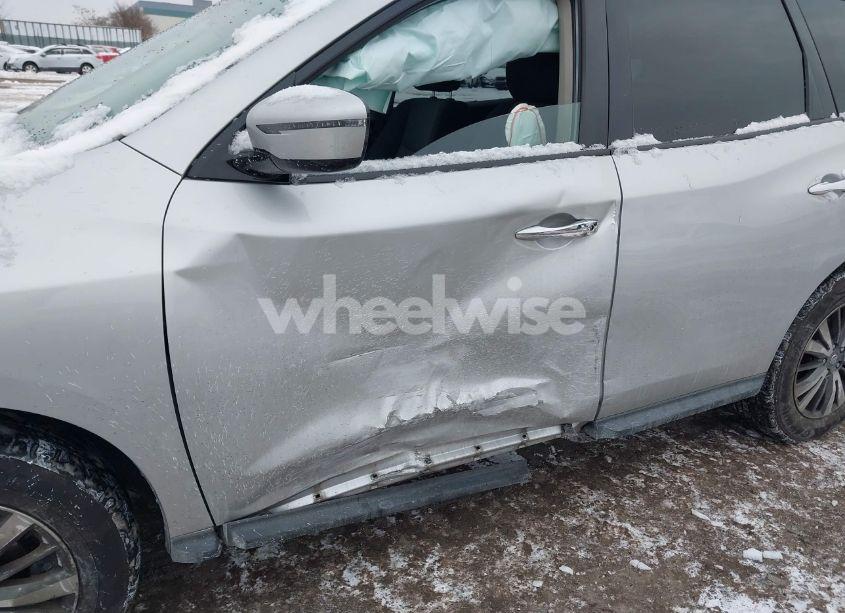 Photo 6 of 2017 Nissan Pathfinder SV (VIN 5N1DR2MN2HC687013)