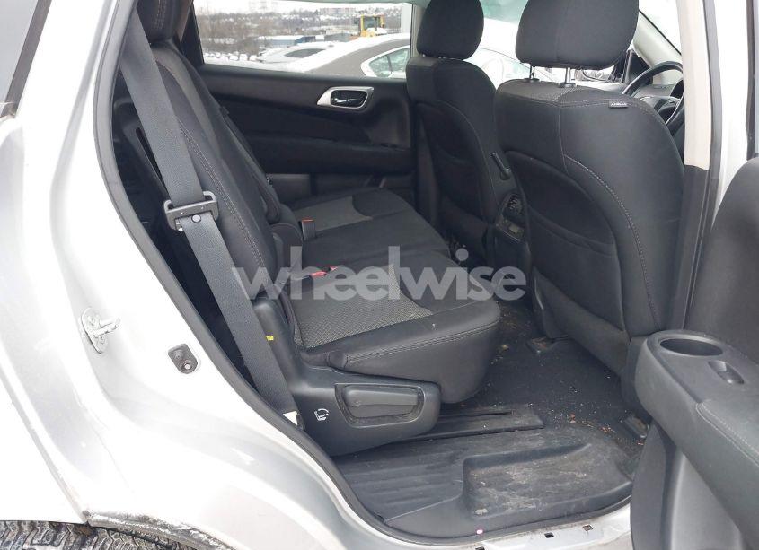 Photo 8 of 2017 Nissan Pathfinder SV (VIN 5N1DR2MN2HC687013)