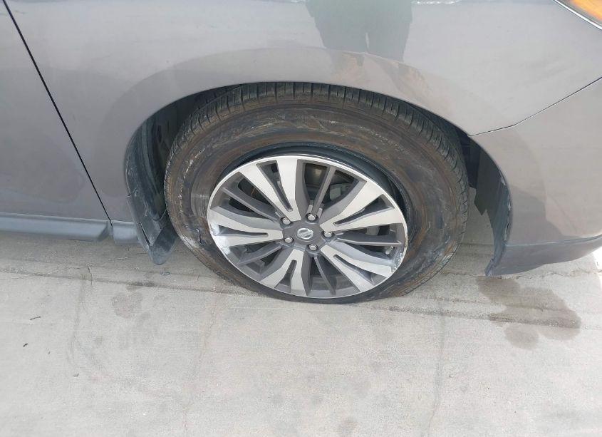 Photo 17 of 2017 Nissan Pathfinder SV (VIN 5N1DR2MN2HC911333)