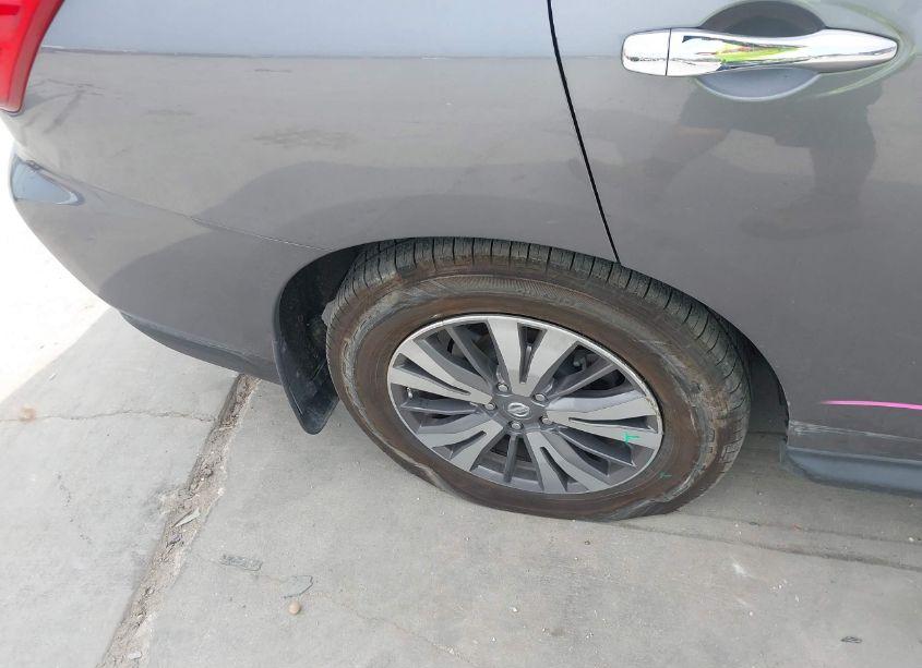 Photo 18 of 2017 Nissan Pathfinder SV (VIN 5N1DR2MN2HC911333)