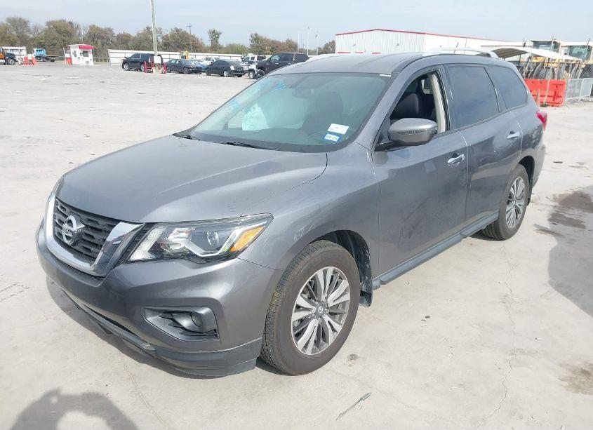 Photo 2 of 2017 Nissan Pathfinder SV (VIN 5N1DR2MN2HC911333)