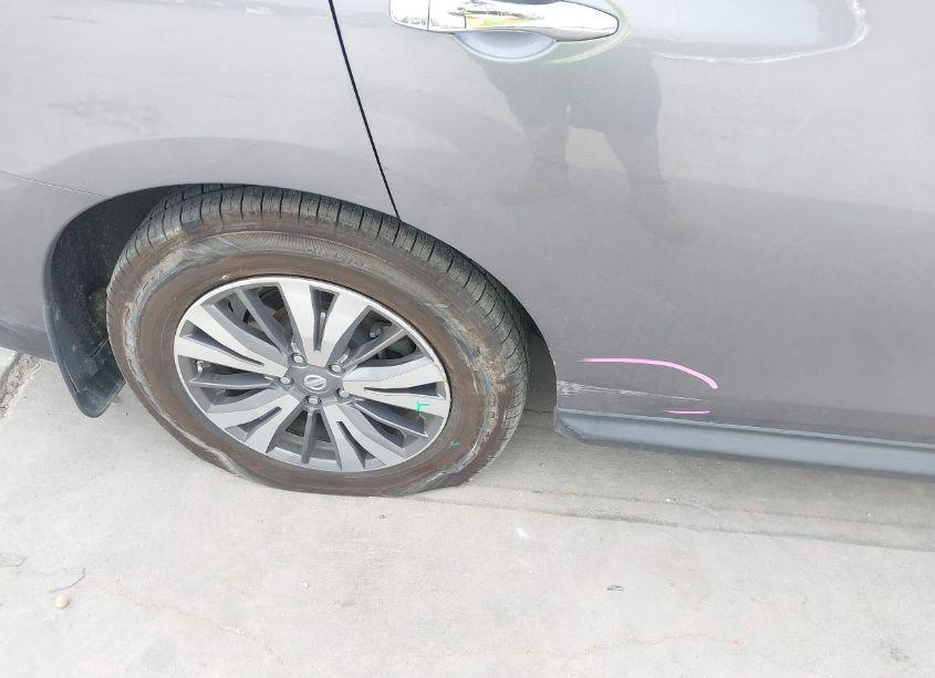 Photo 6 of 2017 Nissan Pathfinder SV (VIN 5N1DR2MN2HC911333)