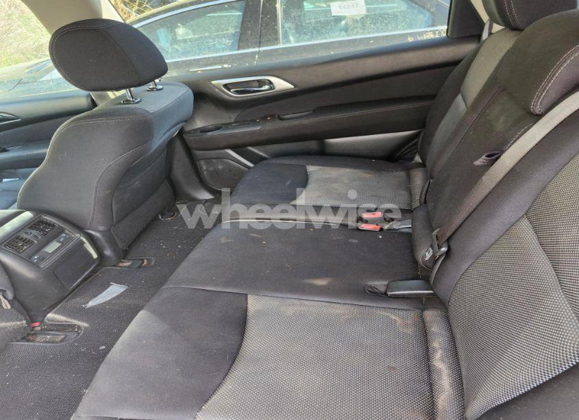 Photo 8 of 2017 Nissan Pathfinder (VIN 5N1DR2MN2HC912899)