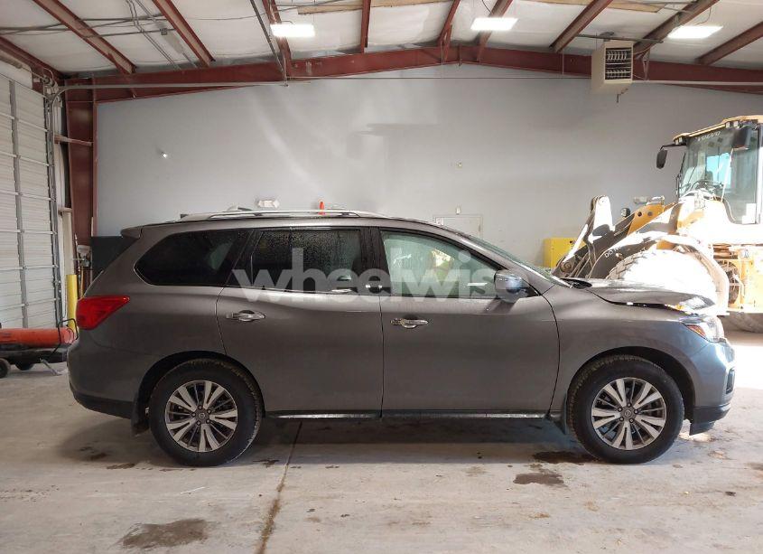 Photo 13 of 2019 Nissan Pathfinder S (VIN 5N1DR2MN2KC633766)