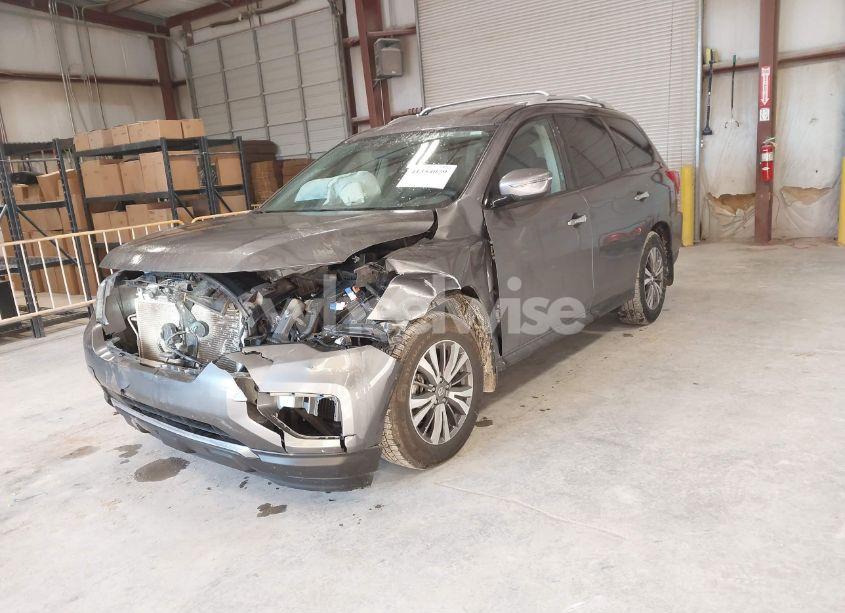 Photo 2 of 2019 Nissan Pathfinder S (VIN 5N1DR2MN2KC633766)