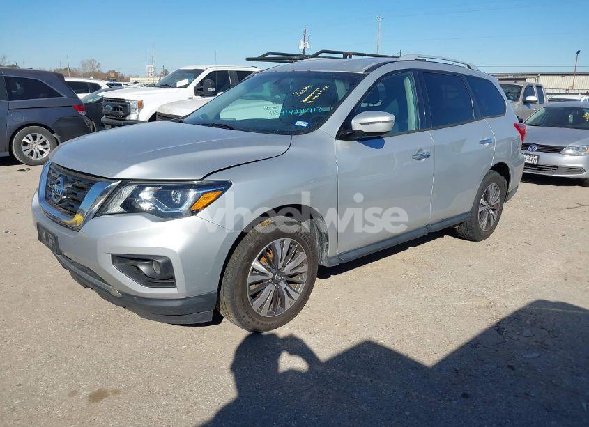 Photo 2 of 2017 Nissan Pathfinder SV (VIN 5N1DR2MN3HC648222)