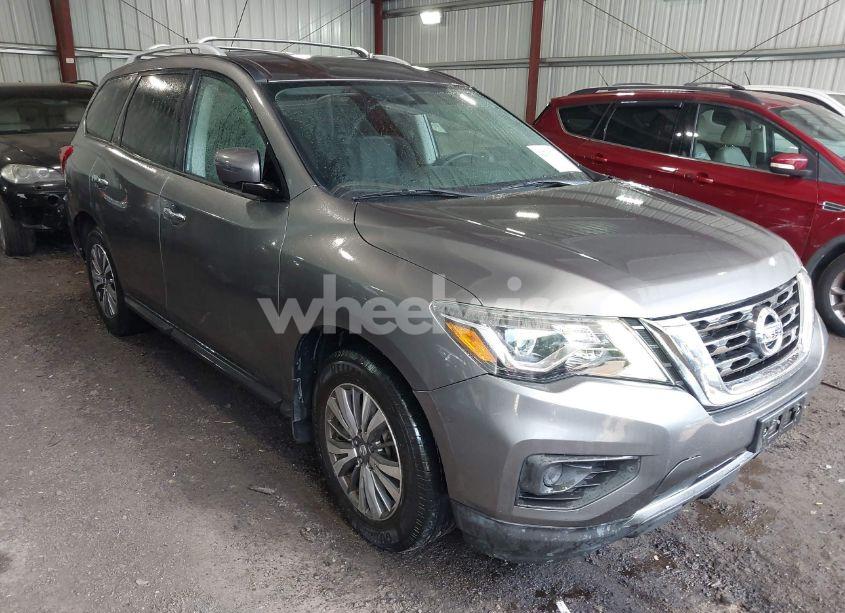 2017 Nissan Pathfinder S (VIN 5N1DR2MN3HC654070) main photo