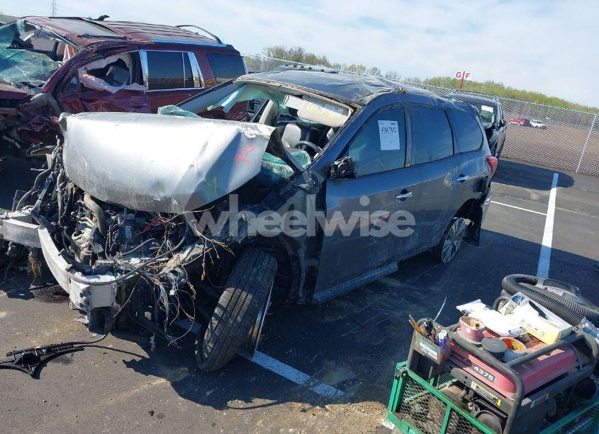 Photo 2 of 2017 Nissan Pathfinder SL (VIN 5N1DR2MN3HC658846)