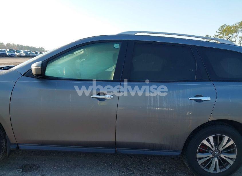 Photo 14 of 2017 Nissan Pathfinder SV (VIN 5N1DR2MN3HC660984)