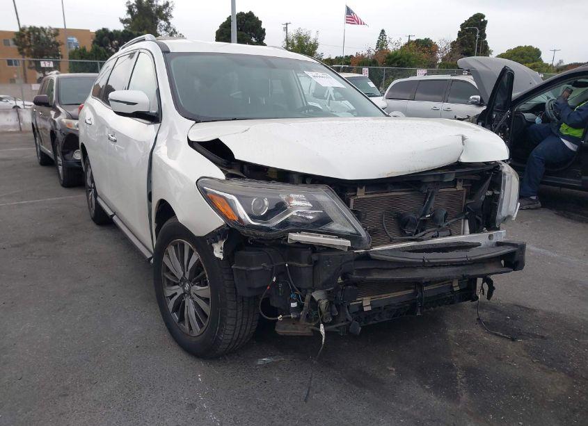 2018 Nissan Pathfinder SV (VIN 5N1DR2MN3JC607238) main photo