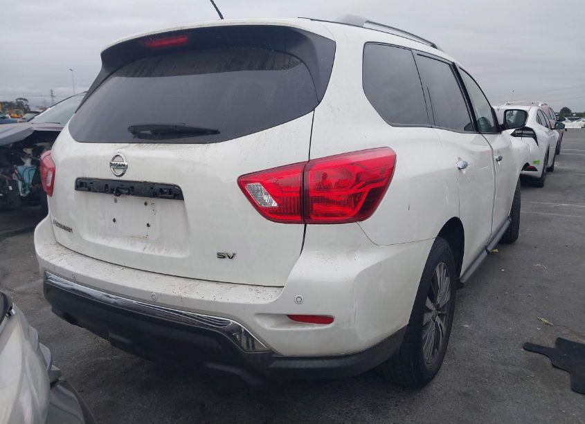 Photo 4 of 2018 Nissan Pathfinder SV (VIN 5N1DR2MN3JC607238)