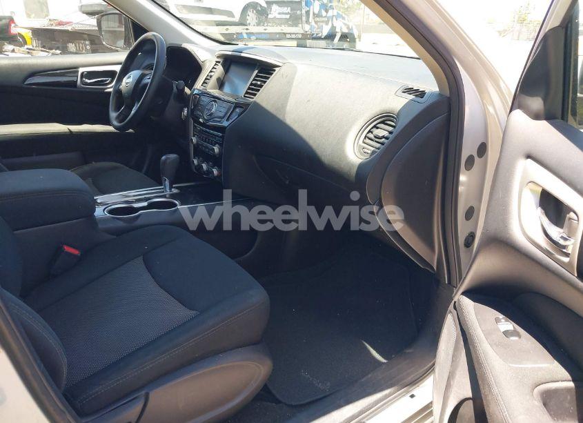 Photo 5 of 2017 Nissan Pathfinder S (VIN 5N1DR2MN4HC627220)