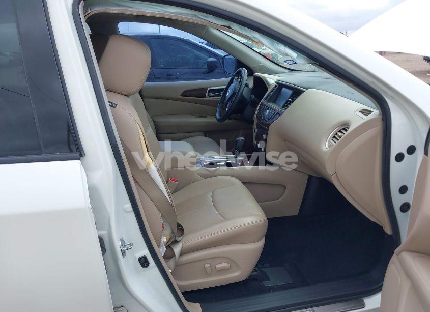 Photo 5 of 2017 Nissan Pathfinder PLATINUM (VIN 5N1DR2MN4HC633793)