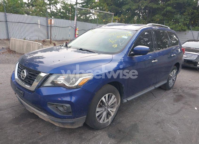 Photo 2 of 2017 Nissan Pathfinder SV (VIN 5N1DR2MN4HC664462)