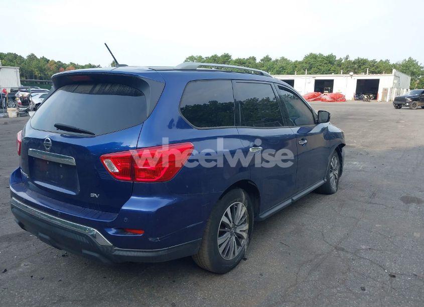 Photo 4 of 2017 Nissan Pathfinder SV (VIN 5N1DR2MN4HC664462)