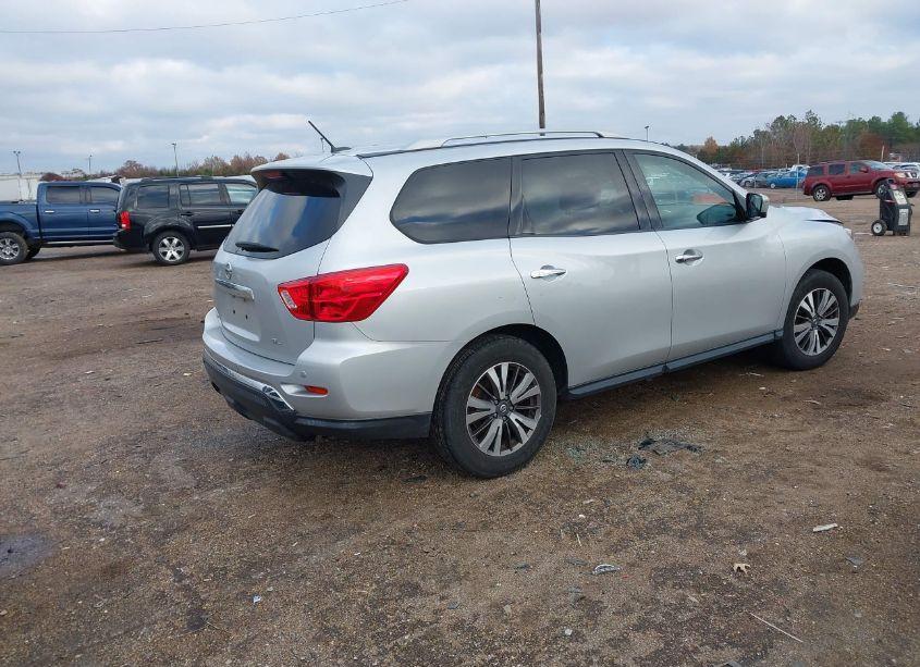 Photo 4 of 2017 Nissan Pathfinder SL (VIN 5N1DR2MN4HC670326)