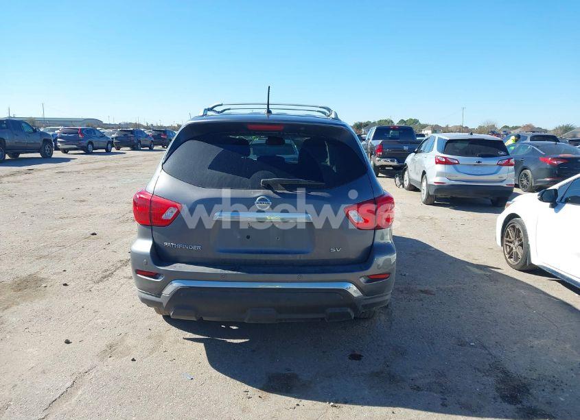 Photo 16 of 2018 Nissan Pathfinder SV (VIN 5N1DR2MN4JC603960)