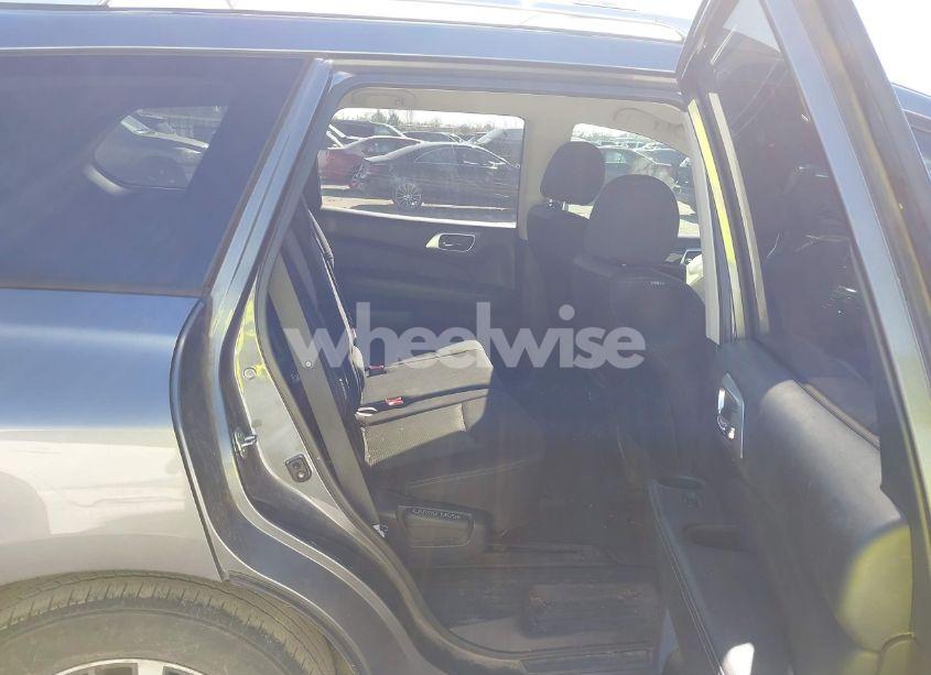 Photo 8 of 2018 Nissan Pathfinder SV (VIN 5N1DR2MN4JC603960)