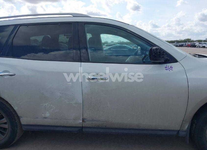 Photo 13 of 2018 Nissan Pathfinder SV (VIN 5N1DR2MN4JC649305)