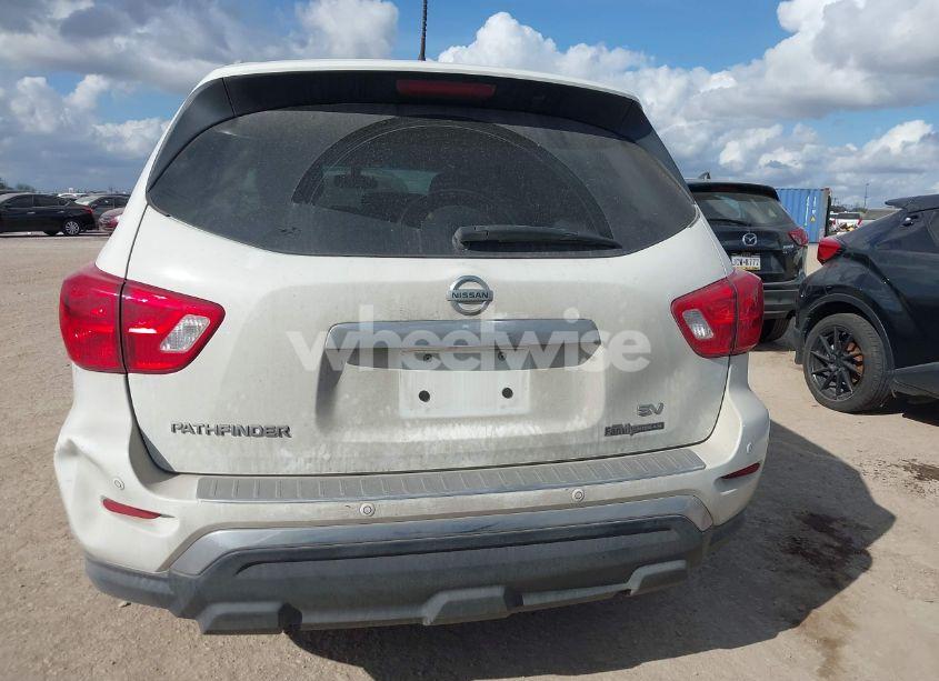 Photo 16 of 2018 Nissan Pathfinder SV (VIN 5N1DR2MN4JC649305)