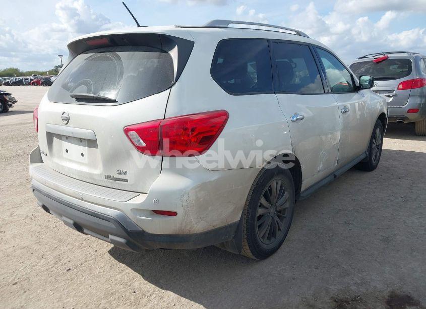 Photo 4 of 2018 Nissan Pathfinder SV (VIN 5N1DR2MN4JC649305)