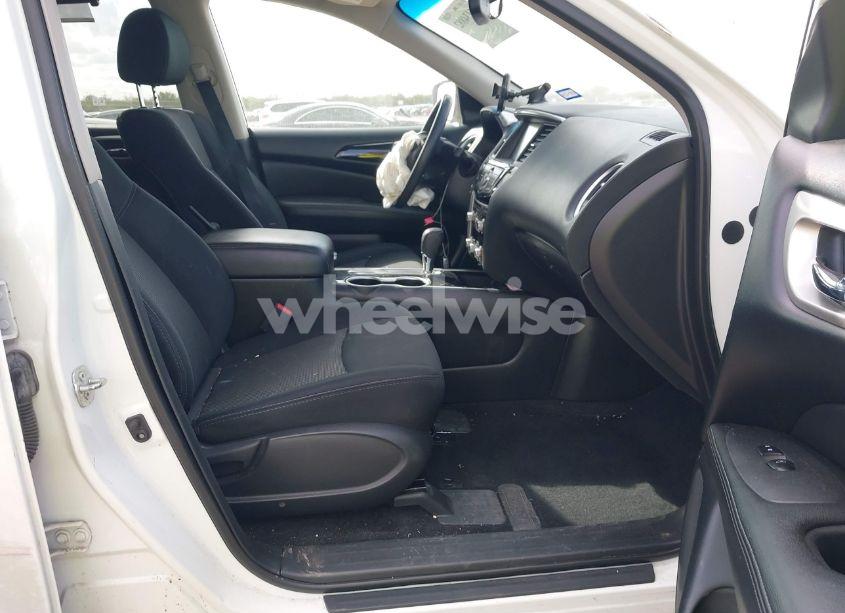 Photo 5 of 2018 Nissan Pathfinder SV (VIN 5N1DR2MN4JC649305)