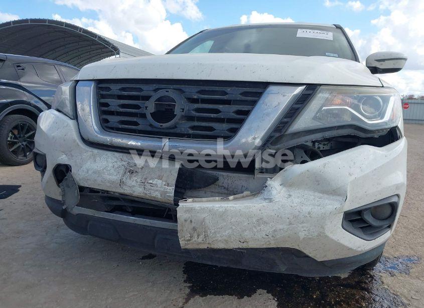 Photo 6 of 2018 Nissan Pathfinder SV (VIN 5N1DR2MN4JC649305)