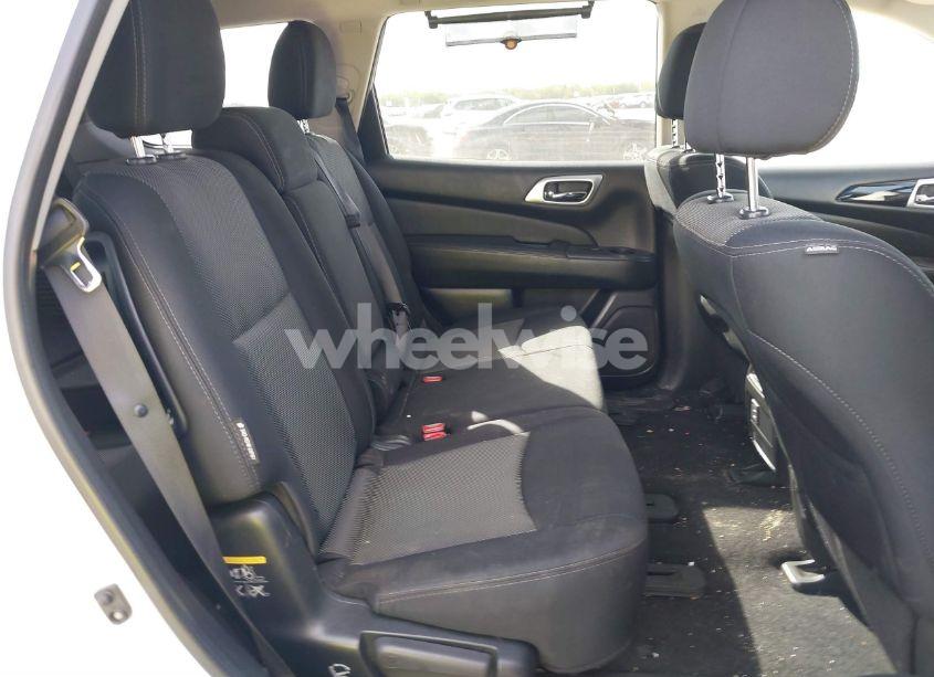 Photo 8 of 2018 Nissan Pathfinder SV (VIN 5N1DR2MN4JC649305)